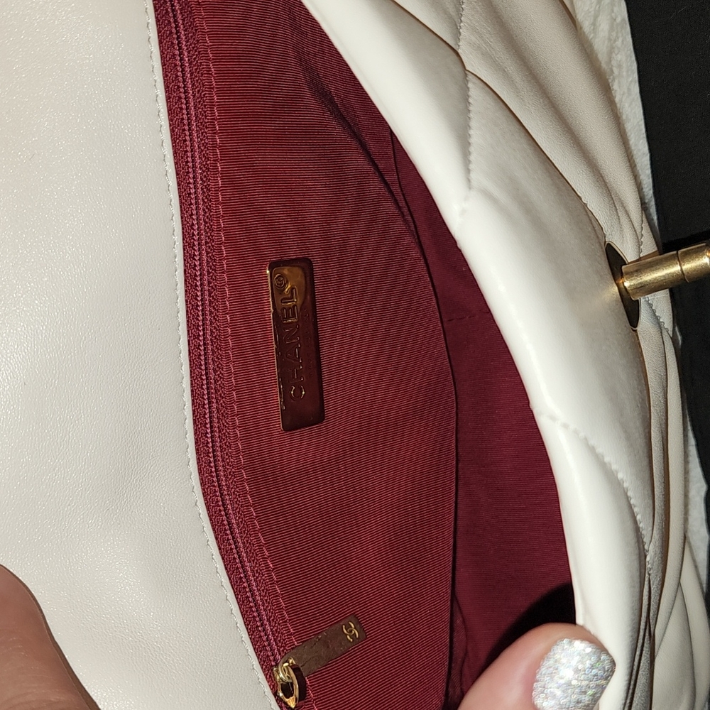 Chanel 19 handbag - Picture 2 of 6